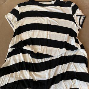 Reb & J, Large Striped T shirt like Black & White Dress